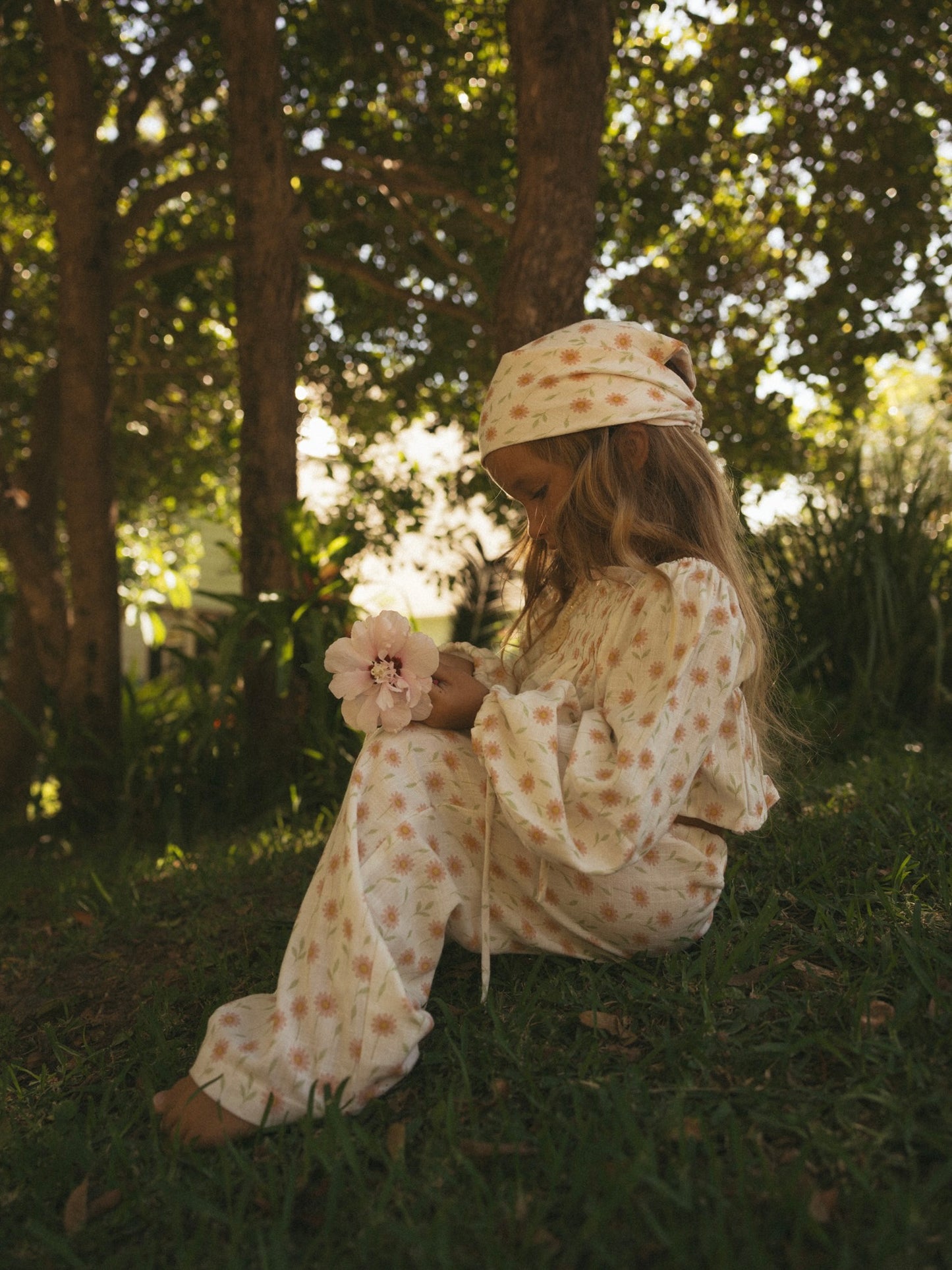 PAPER DAISY LINEN HEADSCARF